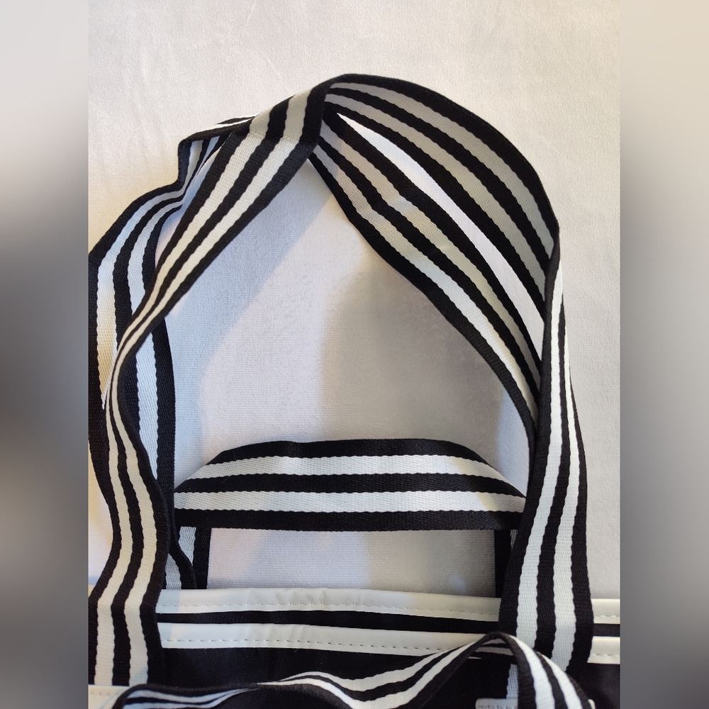 CHANEL 31 Rue Cambon Paris Gift Promotion Tote Black White Nylon Zip Top NIP - Picture 4 of 12